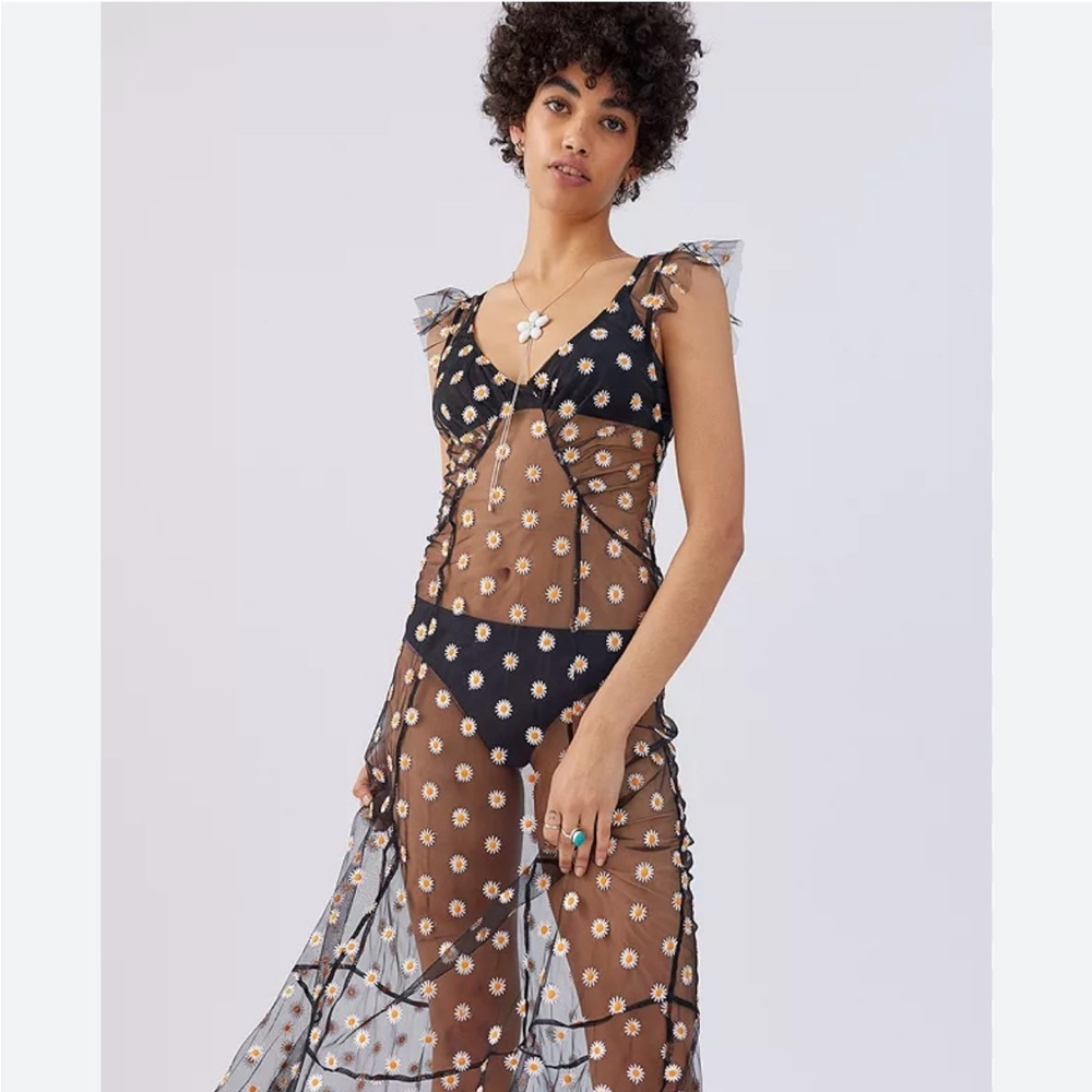 Urban Outfitters NWT daisy long slip